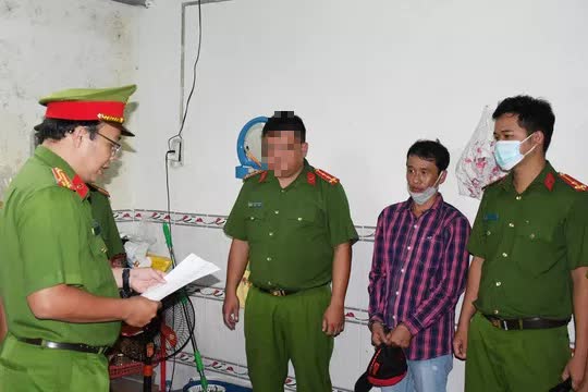 Hỗn chiến nhau như phim hành động, 1 người bị bắn tử vong - Ảnh 1. Hỗn chiến nhau như phim hành động, 1 người bị bắn tử vong - Ảnh 1.