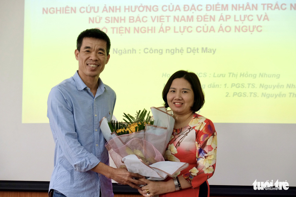 Phía sau luận án tiến sĩ về áo ngực nhận 7/7 phiếu tán thành - Ảnh 1.