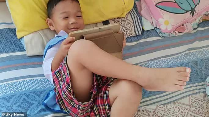 Thảm sát Thái Lan: Bị đâm và bắn vào đầu, cậu bé 3 tuổi sống sót thần kỳ - Ảnh 1. Thảm sát Thái Lan: Bị đâm và bắn vào đầu, cậu bé 3 tuổi sống sót thần kỳ - Ảnh 1.
