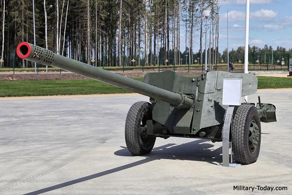 Pháo chống tăng MT-12 Rapira của Nga khai hỏa trong chiến dịch quân sự đặc biệt ở Ukraine - Ảnh 2.