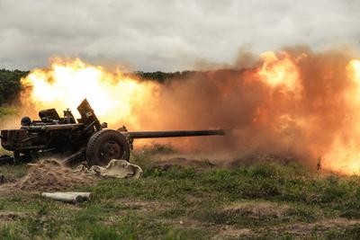 Pháo chống tăng MT-12 Rapira của Nga khai hỏa trong chiến dịch quân sự đặc biệt ở Ukraine - Ảnh 3.