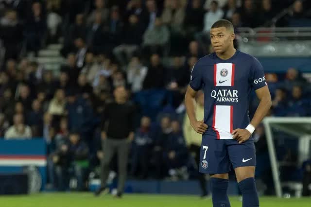 PSG thách giá 400 triệu euro cho đội nào muốn mua Mbappe - Ảnh 1.