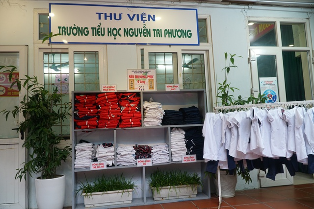 Siêu thị đồng phục 0 đồng cho học sinh có hoàn cảnh khó khăn - Ảnh 4.