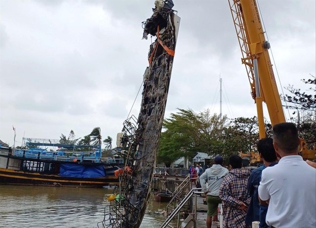 3 nghi vấn vụ cháy hàng loạt tàu thuyền ở Hội An - Ảnh 1.