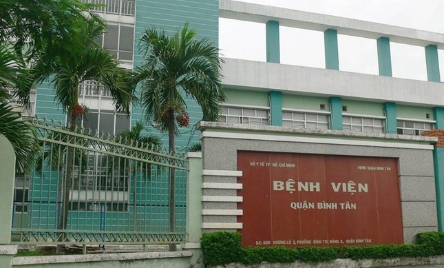 Bé gái sơ sinh tử vong trong nhà vệ sinh bệnh viện ở TPHCM - Ảnh 1.