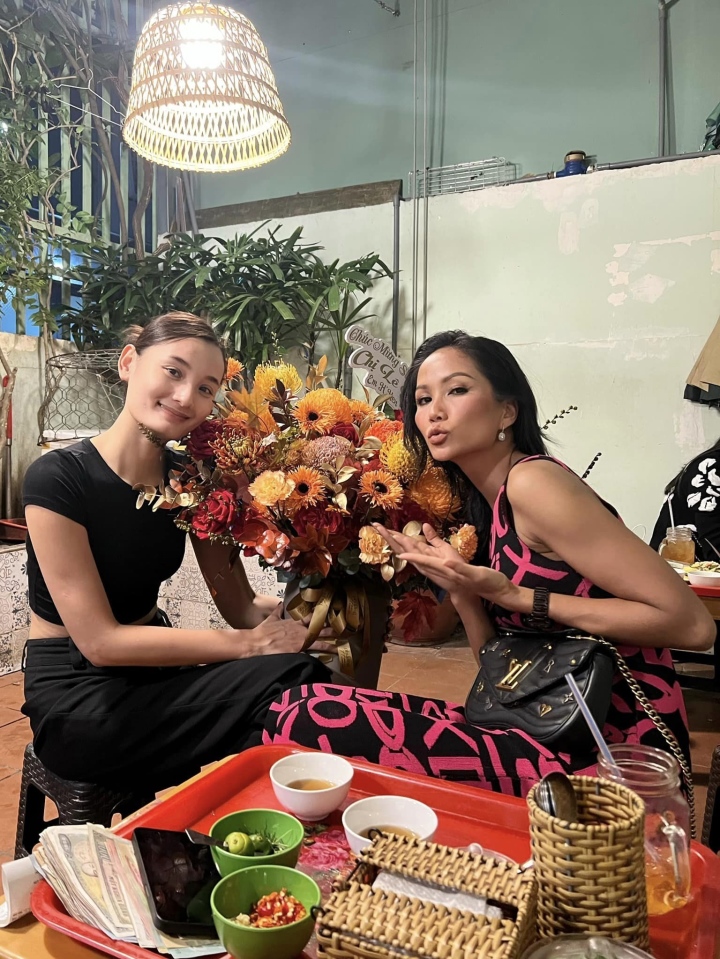 Sao Việt 14/10: Hà Hồ lần đầu lộ diện sau khi nhà bị trộm đột nhập - Ảnh 5.