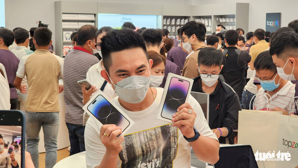 Vì sao ngày càng nhiều người Việt mua iPhone dù giá cao? - Ảnh 2.