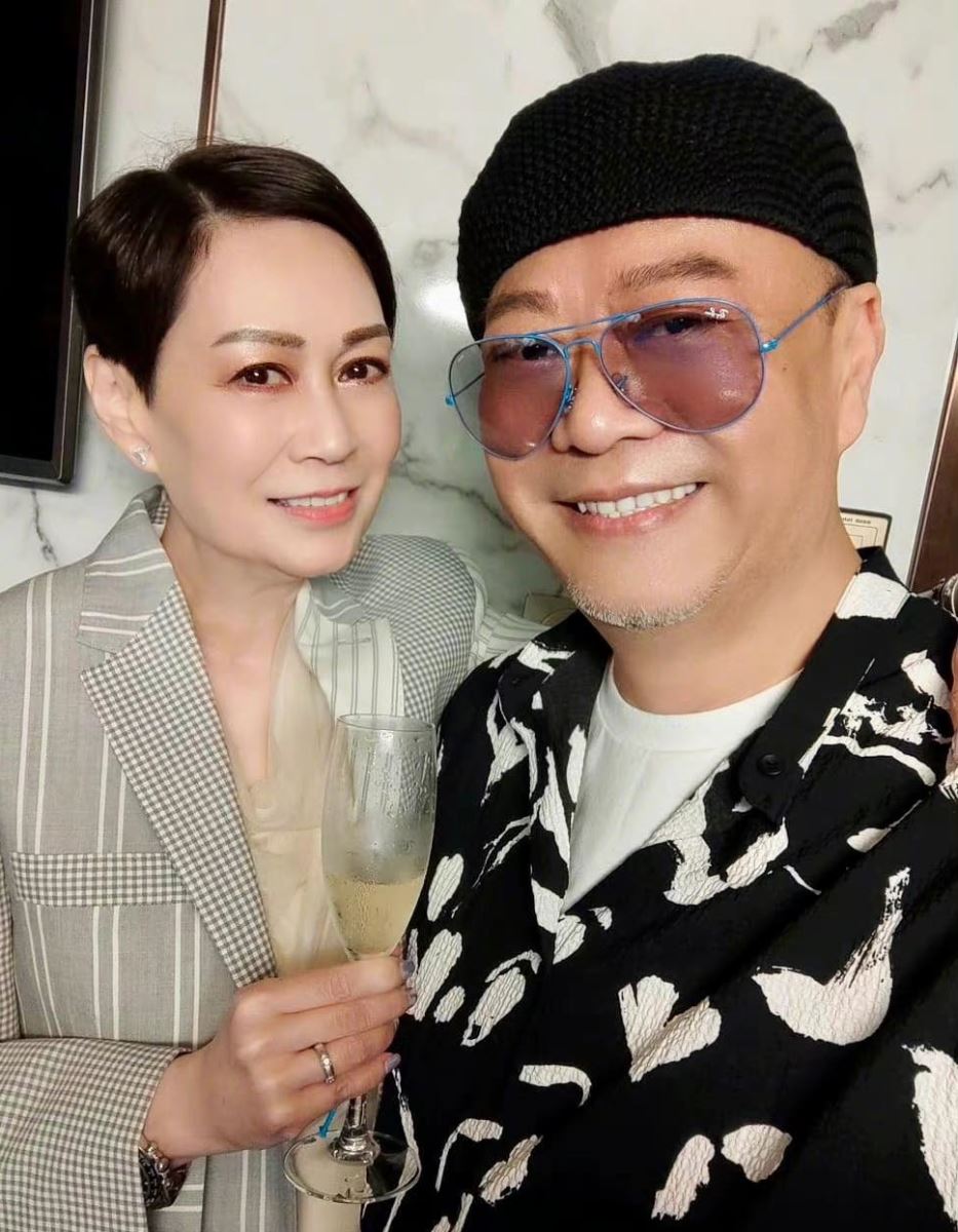 Tuổi xế chiều bệnh tật, không con cái nhưng hạnh phúc bên vợ của tài tử Âu Dương Chấn Hoa - Ảnh 4. Tuổi xế chiều bệnh tật, không con cái nhưng hạnh phúc bên vợ của tài tử Âu Dương Chấn Hoa - Ảnh 4.