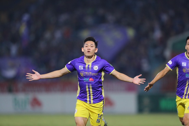 Đoàn Văn Hậu đánh đầu tung lưới, Hà Nội FC tăng tốc đến ngôi vô địch bằng cơn mưa bàn thắng - Ảnh 1.