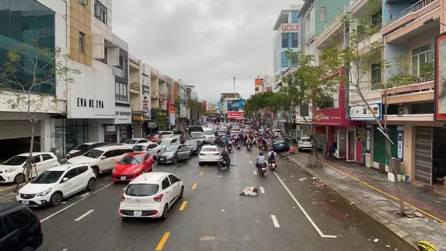 Đà Nẵng sau trận ngập lịch sử: 1 người tử vong, đường lên bán đảo Sơn Trà bị chia cắt - Ảnh 4.