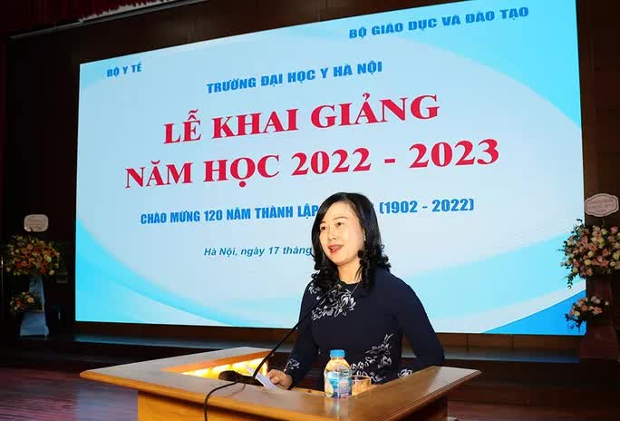 Quyền bộ trưởng Đào Hồng Lan nhắn nhủ gì với tân sinh viên Đại học Y? - Ảnh 1.