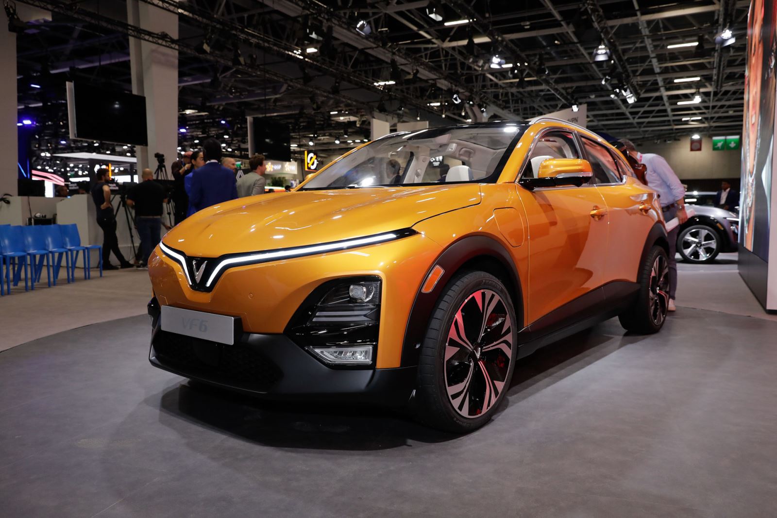 VinFast VF 6, 7, 8, 9 đang chinh phục người Pháp tại Paris Motor Show 2022 - Ảnh 1.