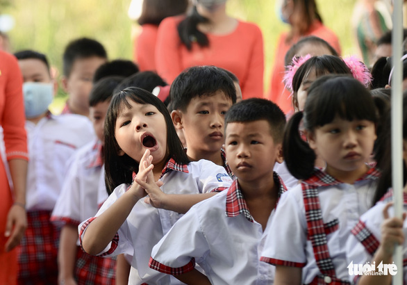 Đi học sớm chẳng được lợi ích gì cho học sinh - Ảnh 1.