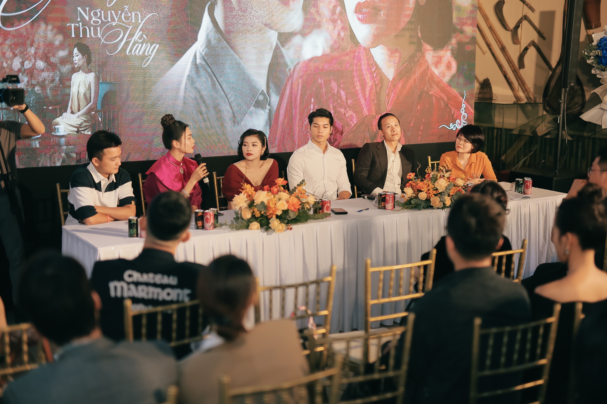 Sao Mai Nguyễn Thu Hằng ra mắt MV Áo anh màu nắng do Phạm Phương Thảo sáng tác - Ảnh 1.