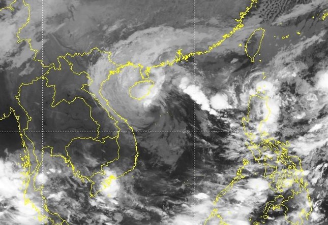 Bão có thể tan trên biển, Miền Bắc, Bắc Trung Bộ đón mưa từ chiều nay, trời chuyển rét