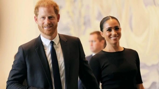 Phim của Harry - Meghan bị hoãn chiếu giữa ồn ào Vua Charles bị bôi nhọ - Ảnh 1.