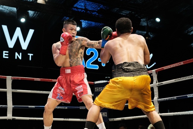 Nam vương boxing Trương Đình Hoàng trút mưa đòn, hạ knock-out võ sĩ số 1 Indonesia - Ảnh 2.