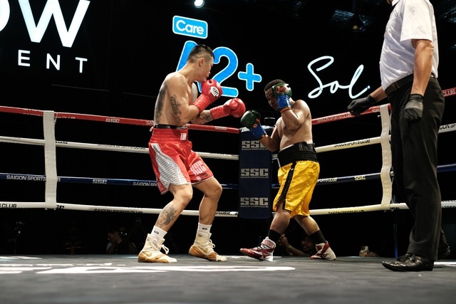 Nam vương boxing Trương Đình Hoàng trút mưa đòn, hạ knock-out võ sĩ số 1 Indonesia - Ảnh 4.