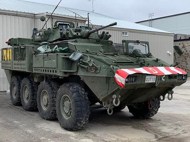 Thiết giáp LAV 6.0 Canada viện trợ cho Ukraine xuất hiện trên đường cao tốc Đức - Ảnh 4.