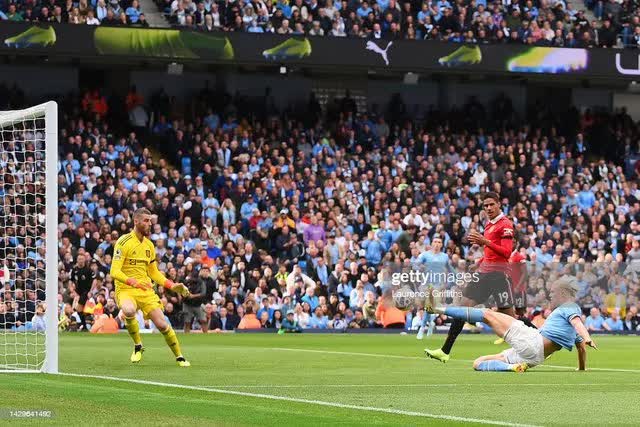 Đá như chớp giật, Haaland và Man City gieo cơn ác mộng kinh hoàng cho Man United - Ảnh 3.