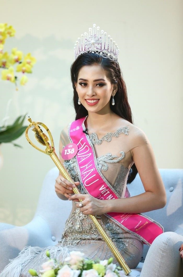  Hoa hậu Trần Tiểu Vy háo hức báo tin vui, chuẩn bị làm lễ tốt nghiệp đại học - Ảnh 3.