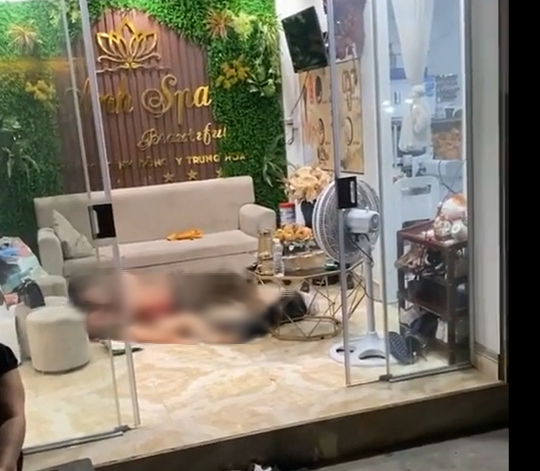 Khởi tố đối tượng đâm chết bạn gái tại tiệm spa