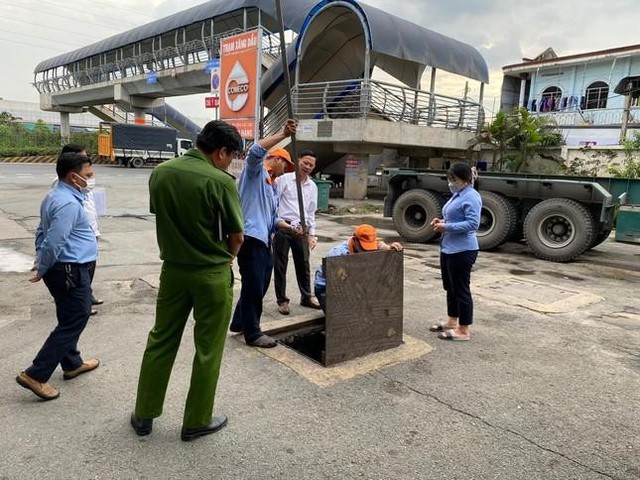  Bộ trưởng Công Thương kiểm tra tổng kho xăng dầu, lộ nhiều doanh nghiệp không nhập khẩu  - Ảnh 2.