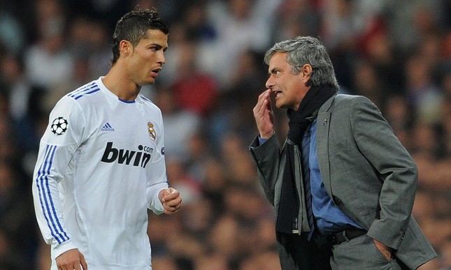 Mourinho ‘dạy’ Ten Hag cách huấn luyện Ronaldo - Ảnh 1.