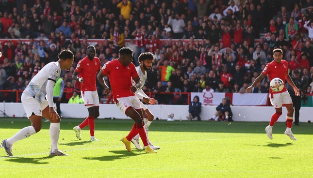 Liverpool ôm hận trước đội bét bảng vì thủ thành... MU - Ảnh 1.