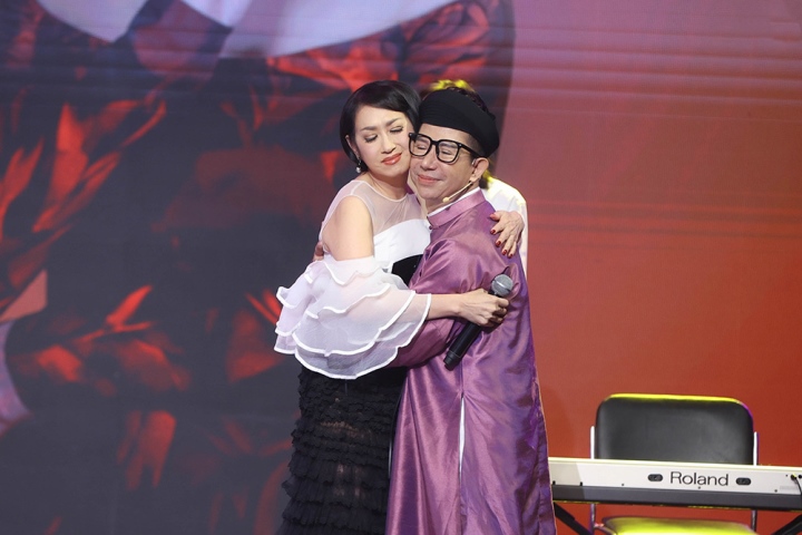 Danh ca Ý Lan từng chiến đấu với bệnh ung thư suốt nhiều năm - Ảnh 2.