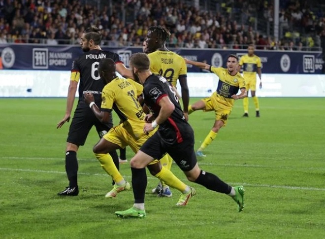 Quang Hải được thi đấu quá ít ở Pau FC, cộng đồng mạng bất bình, kêu gọi ‘quay xe’