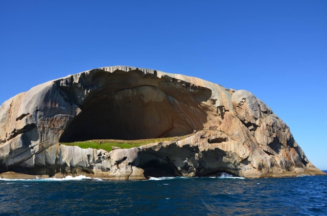 Hòn đảo Đầu lâu bí ẩn: Nơi du khách chỉ được ngắm chứ không thể đặt chân đến - Ảnh 4.