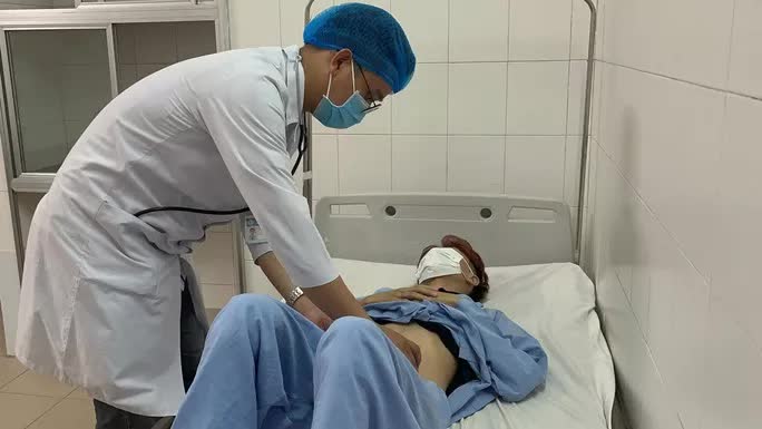 Nam thanh niên 20 tuổi bất ngờ bị chảy máu ồ ạt trong ruột non - Ảnh 1.
