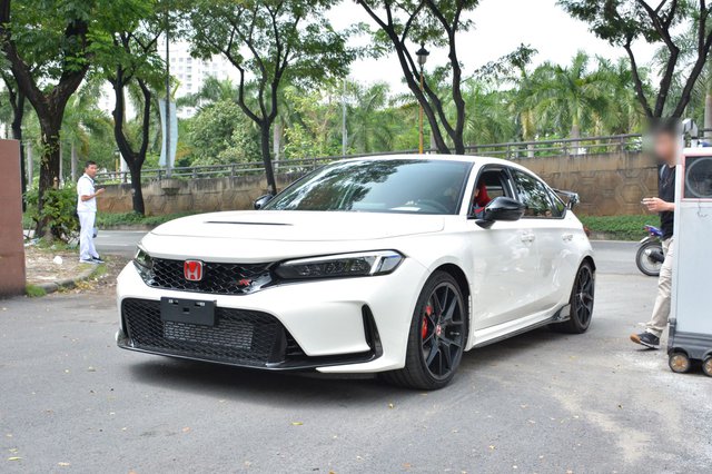  Ảnh ‘nóng’ Honda Civic Type R 2022 giá khoảng 2 tỷ đồng đầu tiên Việt Nam  - Ảnh 1.