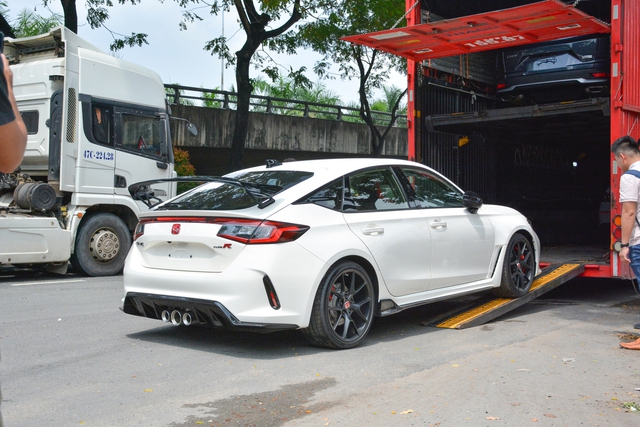  Ảnh ‘nóng’ Honda Civic Type R 2022 giá khoảng 2 tỷ đồng đầu tiên Việt Nam  - Ảnh 7.