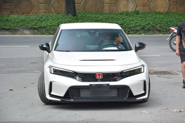  Ảnh ‘nóng’ Honda Civic Type R 2022 giá khoảng 2 tỷ đồng đầu tiên Việt Nam  - Ảnh 4.