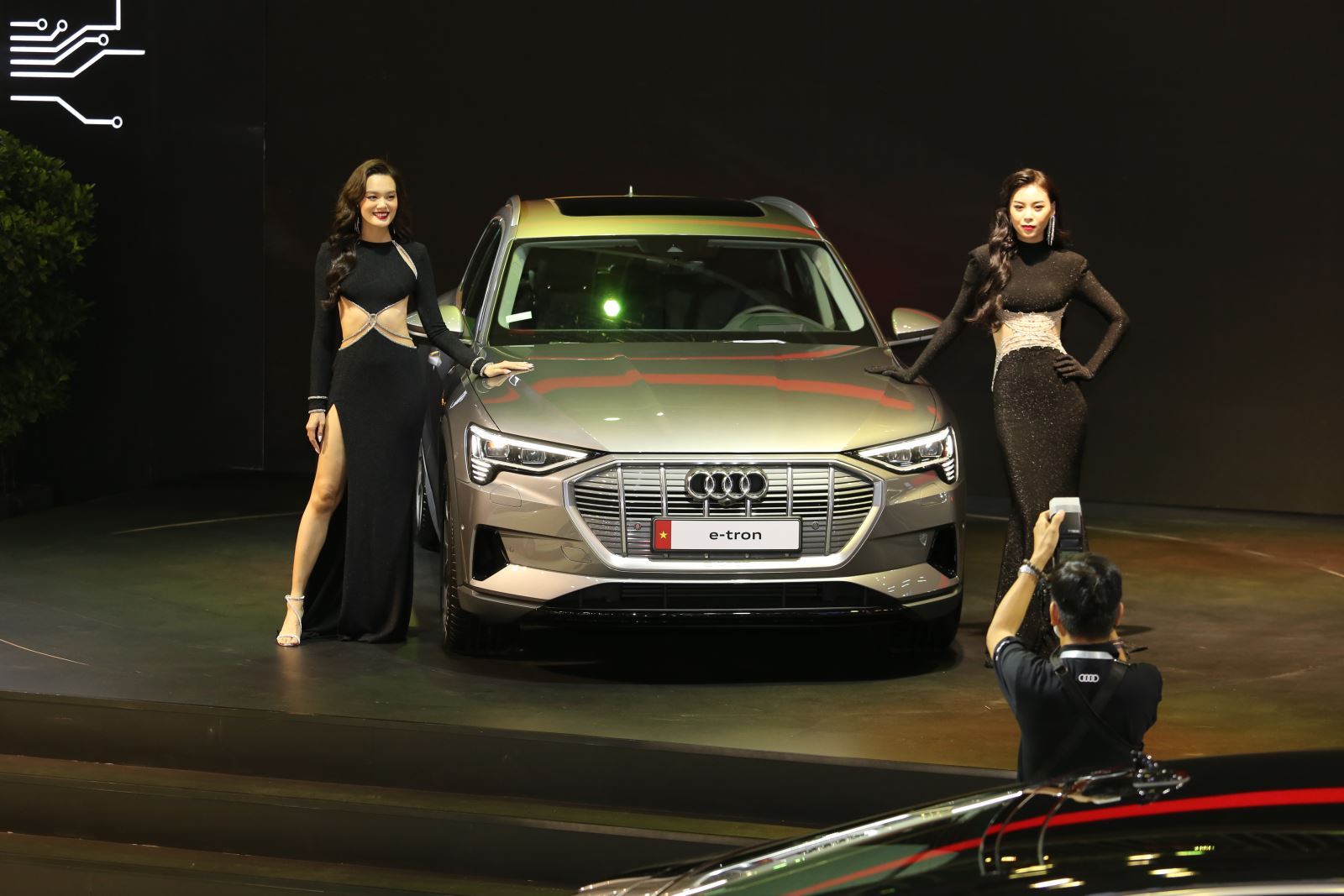 Bóc tách Audi e-tron SUV: Xe điện bạt ngàn công nghệ, không đối thủ ở Việt Nam - Ảnh 6.