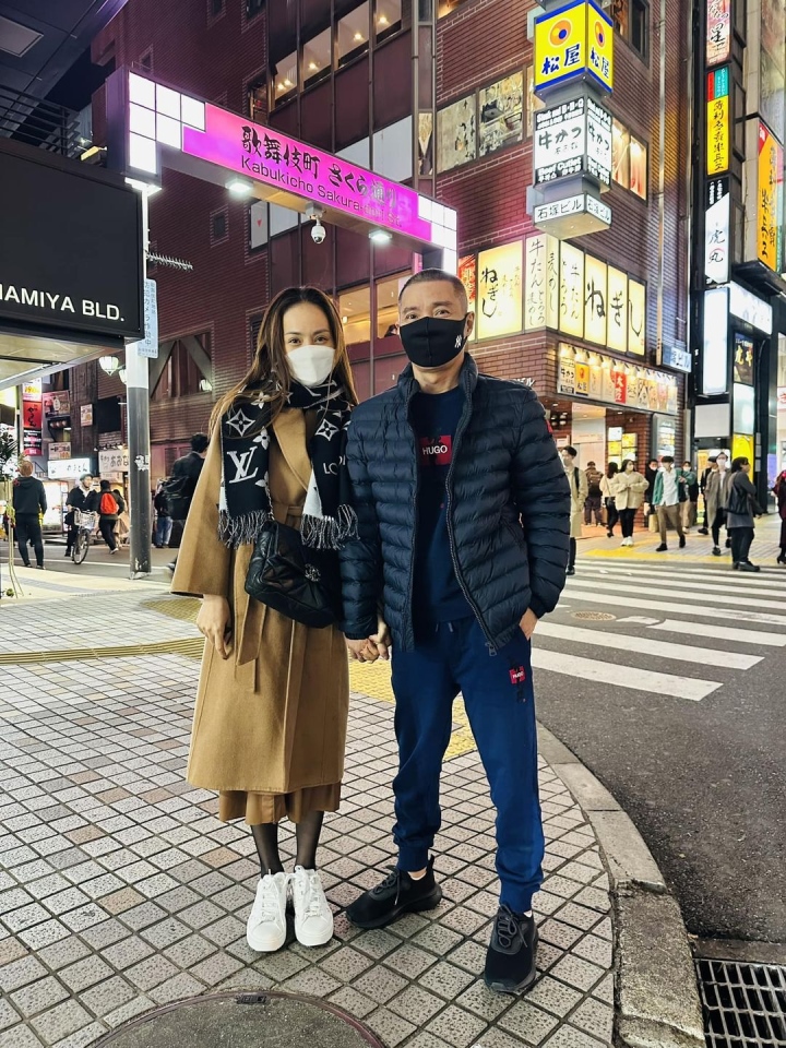 Sao Việt 27/10: Công Lý xuất ngoại, đi du lịch cùng bà xã - Ảnh 1.