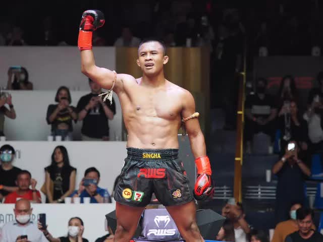 Thánh Muay Buakaw thắng thuyết phục trước đối thủ nhiều duyên nợ Yoshihiro Sato - Ảnh 4.