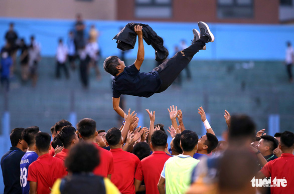 Tấn Tài bồi hồi khi Khánh Hòa trở lại hạng V-League - Ảnh 1.