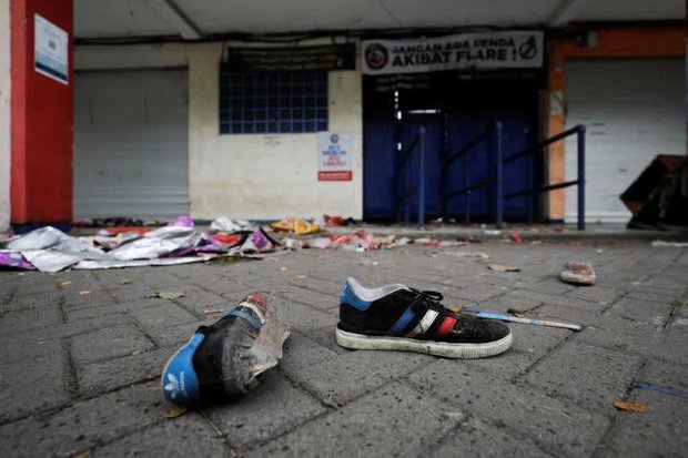 Vụ giẫm đạp ở sân vận động Indonesia: Những câu chuyện thương tâm về các nạn nhân - Ảnh 3.