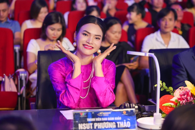Phong cách ấn tượng của ca sĩ Phạm Phương Thảo khi ngồi ghế nóng Sao Mai 2022 - Ảnh 3.