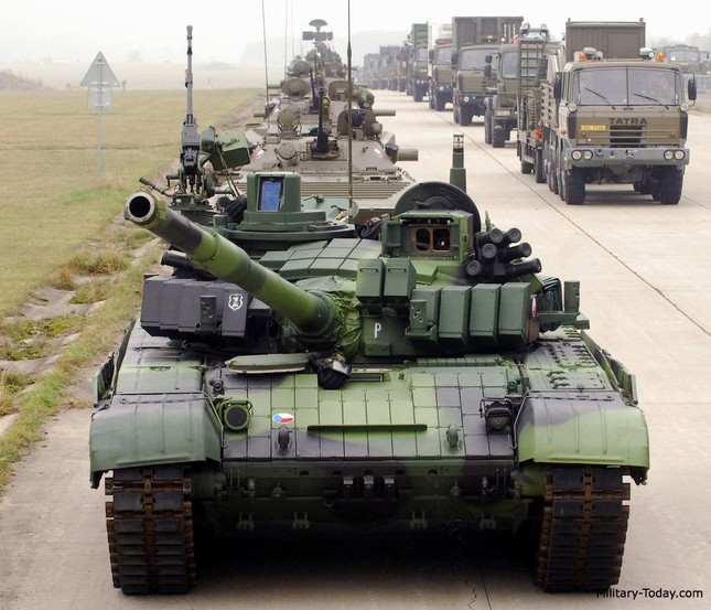 Uy lực tăng T-72M4 được Cộng hoà Séc cung cấp cho Ukraine - Ảnh 4.