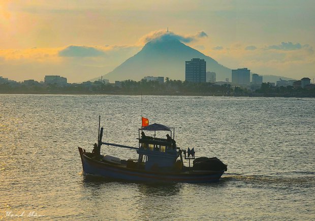 Nhiếp ảnh gia phát hiện ngọn núi tại Phú Yên cực giống ngọn núi sau trường nổi tiếng trong truyện Doraemon  - Ảnh 5.