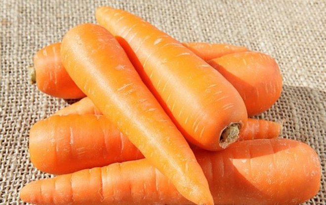 Mua cà rốt nên chọn củ sẫm màu hay nhạt màu? Người trồng nhắc nhở 5 mẹo nên nhớ - Ảnh 5.