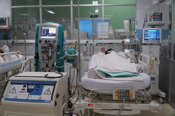 Vì sao bệnh nhân sốt xuất huyết phải trả hàng trăm triệu đồng viện phí? - Ảnh 1.