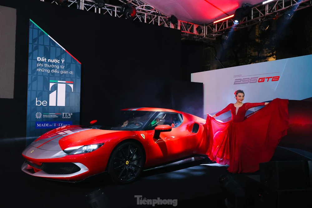 Cận cảnh siêu xe Ferrari 296 GTB vừa ra mắt tại Hà Nội - Ảnh 1.