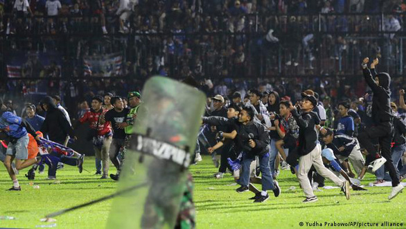 Thảm kịch 125 người chết ở Kanjuruhan là tai họa được báo trước của bóng đá Indonesia - Ảnh 2.