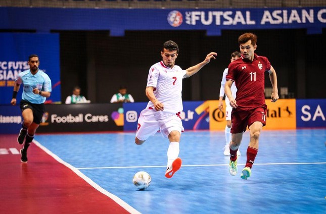 Ghi bàn trong 30 giây cuối, Thái Lan giành vé vào bán kết Futsal châu Á 2022 - Ảnh 2.