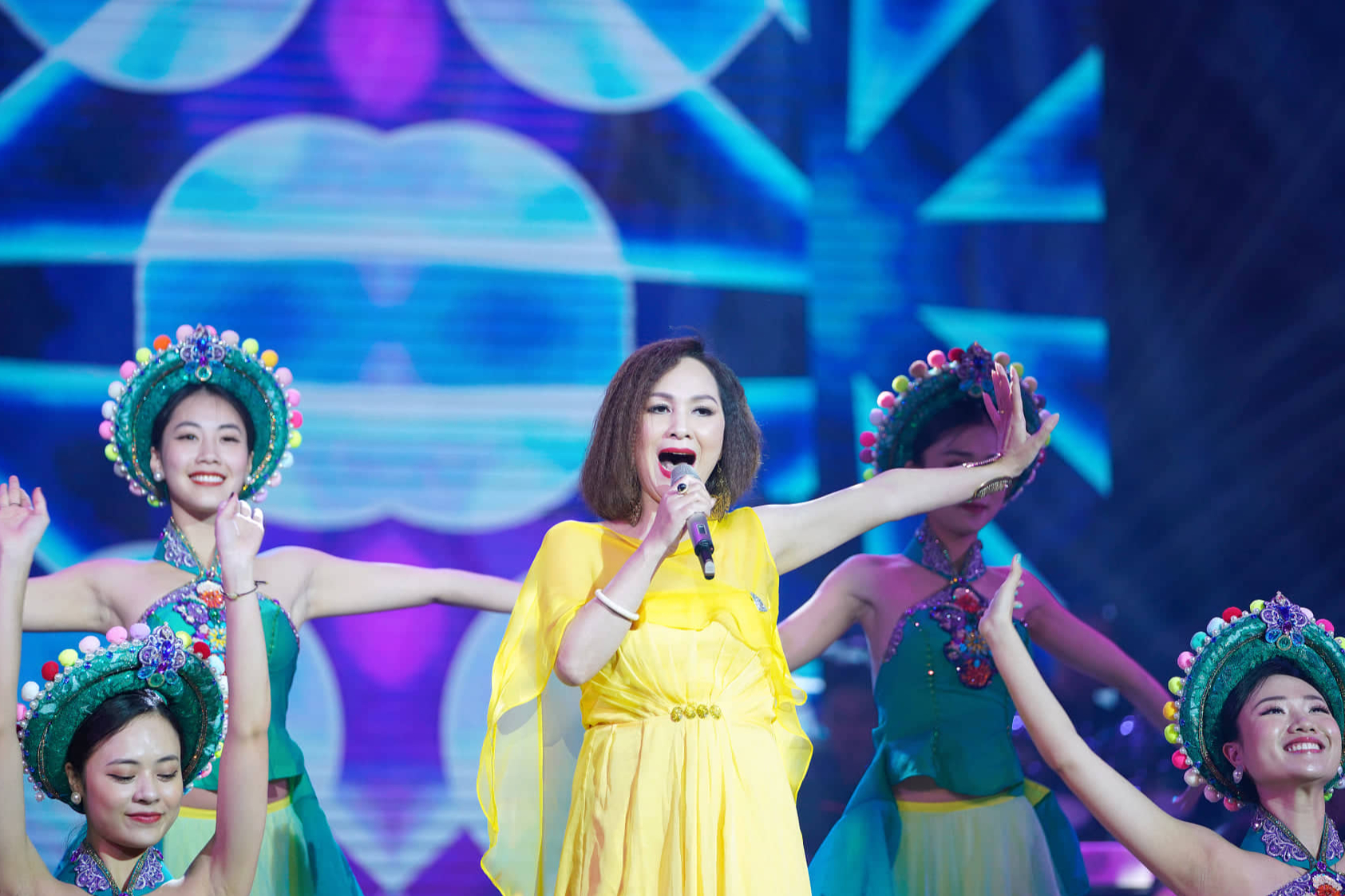 NSƯT Thanh Tâm: Chỉ có âm nhạc mới mang lại cho tôi nhiều năng lượng - Ảnh 2. NSƯT Thanh Tâm: Chỉ có âm nhạc mới mang lại cho tôi nhiều năng lượng - Ảnh 2.